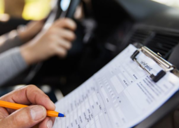600 euro ryshfet për t’ua kaluar testet, dosja e Prokurorisë për 10 zyrtarët që u arrestuan për dallavere me patentë-shoferë