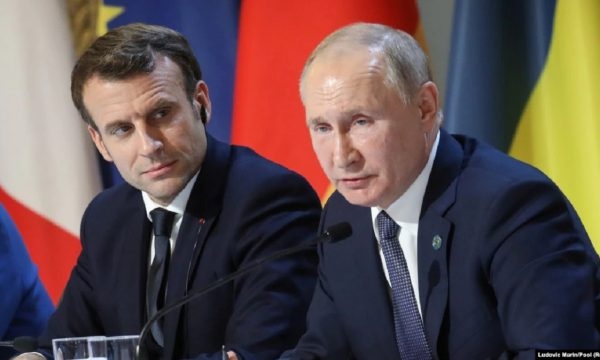 Macron për paradën në Moskë: Putini është në anën e luftës, jo paqes