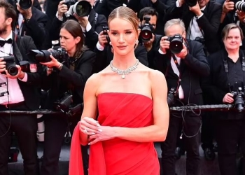 Rosie, mishërim i elegancës me një fustan të kuq joshës në Kanë