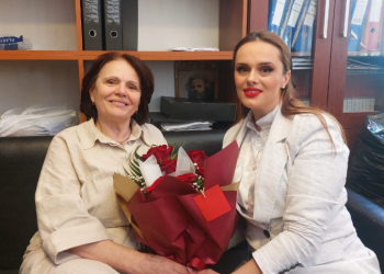 Pensionohet bashkëshortja e Jakup Krasniqit, edhe një ditëlindje pa prezencën e tij në familje