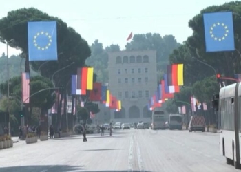 Sot mbahet samiti i Komunitetit Politik, 47 liderë evropianë zbarkojnë në Tiranë
