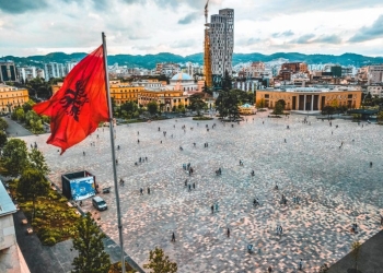 Kosova përfaqësohet nga Osmani, edhe 47 krerë shtetesh diskutojnë për sigurinë, energjinë dhe integrimin në Tiranë