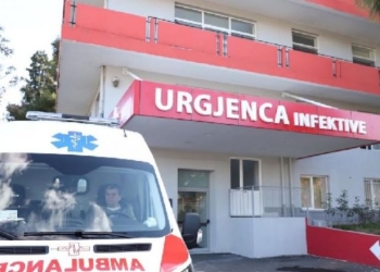 E zuri poshtë muri rrethues i banesës, humb jetën 4-vjeçarja në Fier