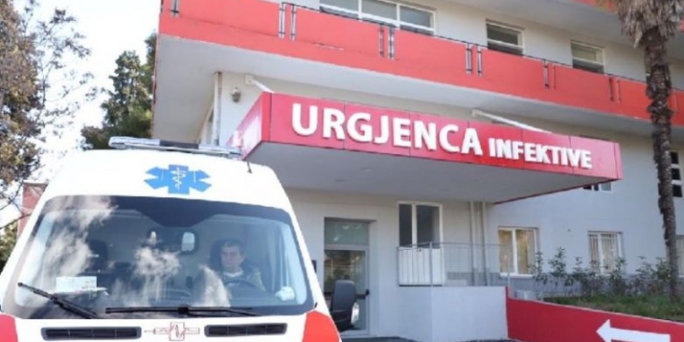 E zuri poshtë muri rrethues i banesës, humb jetën 4-vjeçarja në Fier