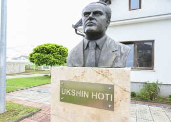 Në 82-vjetorin e lindjes së Ukshin Hotit, organizohen aktivitete përkujtimore