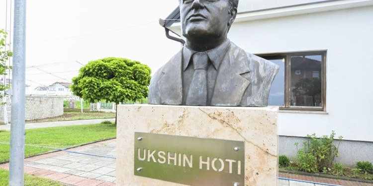 Në 82-vjetorin e lindjes së Ukshin Hotit, organizohen aktivitete përkujtimore