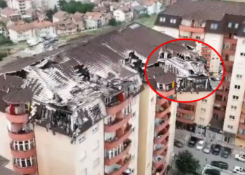 Pamjet nga droni tregojnë dëmin që e shkaktoi zjarri mbrëmë në një ndërtesë në Emshir