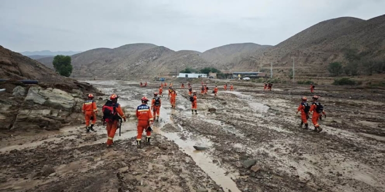 Shembet ura: Kamioni varet 100 metra mbi greminë