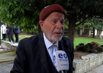 Besimtarët në Prishtinë urojnë Bajramin: Kurrë më të hasmuar, deputetët të mbledhin mend se bota po qesh me ne