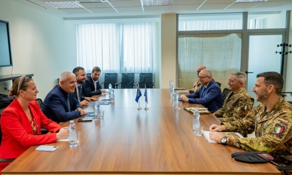Pasi u bë publik plani për t’i ndërtuar dy urat mbi Ibër, Komandanti i KFOR-it takon Sveçlën e Krasniqin