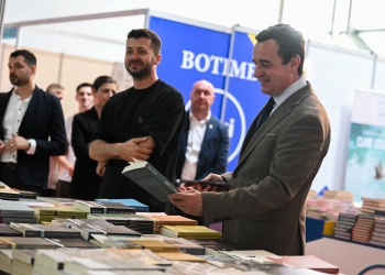 Kurti viziton Panairin e 25-të të Librit në Prishtinë: Libri sjell lirinë shpirtërore dhe atë mendore