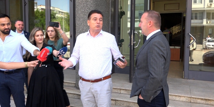 Debati mes Bahtirit dhe Zemajt pas dështimit të seancës: Na tregoni pse vini në Kuvend