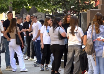Provimi i maturës nis me 18,800 nxënës, MASHTI vendos rregulla të rrepta anti-kopjim