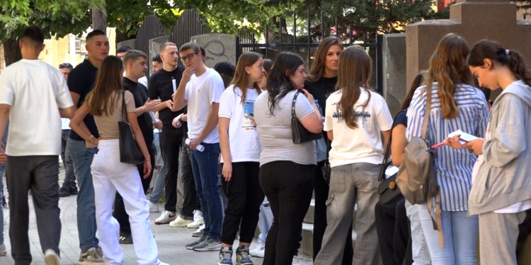 Provimi i maturës nis me 18,800 nxënës, MASHTI vendos rregulla të rrepta anti-kopjim
