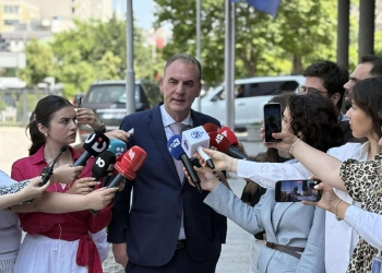 Limaj: Pres që Abdixhiku të na prezantojë zyrtarisht Qeverinë e Unitetit