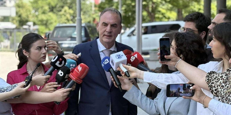 Limaj: Pres që Abdixhiku të na prezantojë zyrtarisht Qeverinë e Unitetit