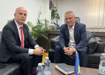 Koordinatori për luftimin e Krimit Ekonomik takohet me kryeprokurorin Isufaj – Flasin për thellimin e bashkëpunimit