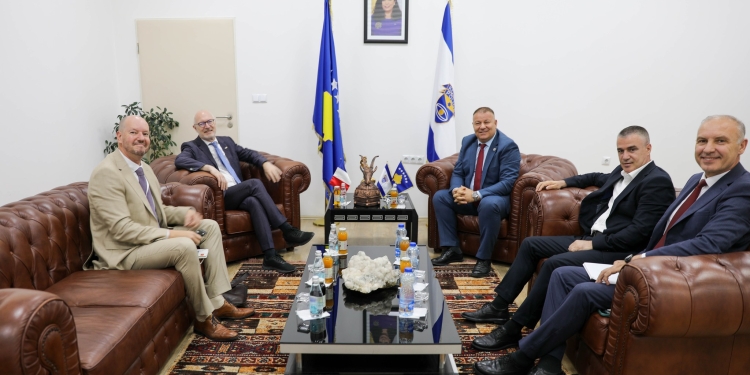 Drejtori i Policisë pret në takim ambasadorin francez