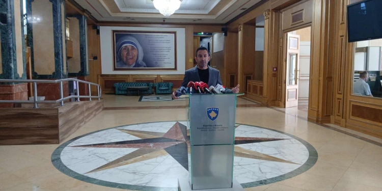 Basha: Deputetët e opozitës s’e justifikojnë praninë në Kuvend, ne kemi ardhur për të votuar