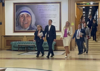 Partitë dakordohen që të shtyhet seanca, pas takimit të ftuar nga Kurti