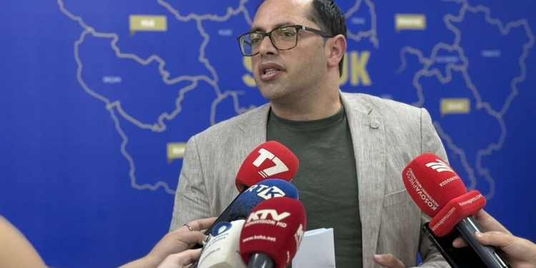 Punëtorët e sigurimit largohen nga QKUK, Osmani: Policia merr përsipër sigurimin