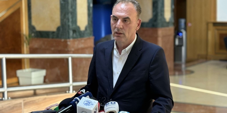 Limaj: I ftova të gjithë që të fokusohemi në marrëveshje politike që menjëherë zgjidh krizën