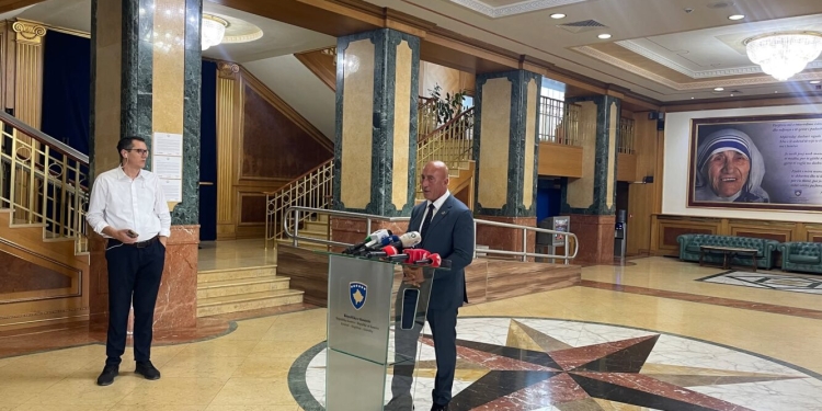 Haradinaj: U dakorduam për shtyrjen e seancës, s’ishte mirë që Kurti mungoi në takim