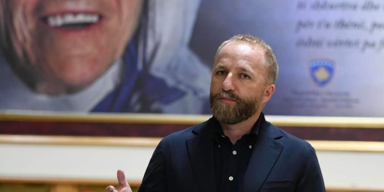 Tahiri: VV po e përdor Albulena Haxhiun si barrikadë politike