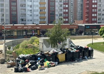 Shëmti që të vret syrin: bërllok në kryeqytet edhe në ditë feste!