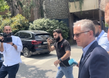 Zv. kryeministri Besnik Bislimi doli nga prokuroria, u intervistua për rastin Peci, nuk i përgjigjet mediave