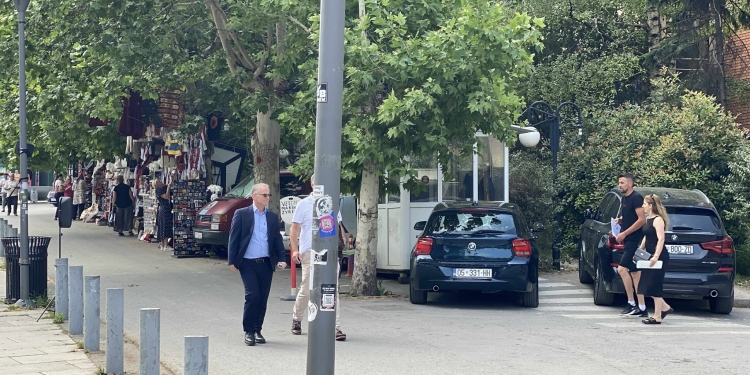 Zëvendëskryeministri në detyrë, Besnik Bislimi, hyri në prokurori për rastin Peci