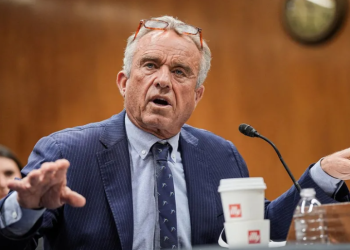 Robert F Kennedy Jr shkarkon të gjithë komitetin e vaksinimit