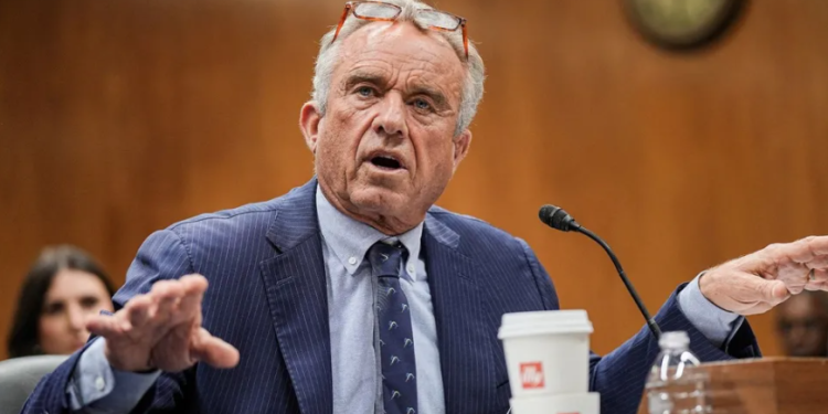 Robert F Kennedy Jr shkarkon të gjithë komitetin e vaksinimit