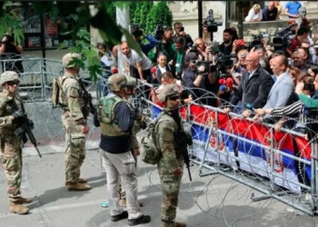 NATO i kërkon Serbisë t’i nxjerrë para drejtësisë grupin e Banjskës dhe personat që kishin sulmuar KFOR-in në Zveçan