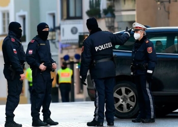 Austri: Vajza godet dy herë me çekiç nënën derisa ajo ishte në gjumë