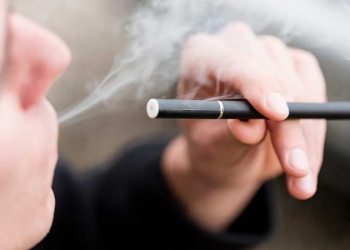 Rritet presioni mbi BE-në për të vënë taksë për cigaret elektronike dhe qeset e nikotinës