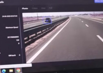Policia me dron e me vetura inteligjente gjobit qytetarët, ua dërgon dënimet me postë
