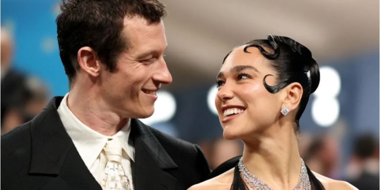 Dua Lipa dhe Callum Turner e konfirmojnë fejesën e tyre