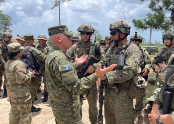 Gjeneral Bashkim Jashari vizitoi trupat e FSK-së që po trajnohen në SHBA
