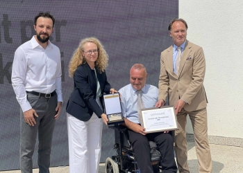 Enver Kosumi, laureat i Çmimit për Demokraci 2024 i ndarë nga KCSF