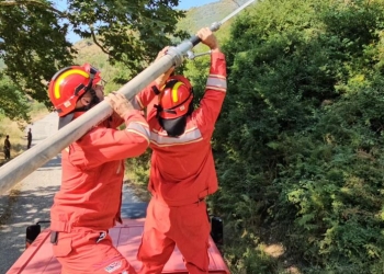 Afro 60 vatra zjarri për 24 orë në Shqipëri
