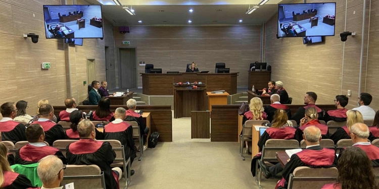 Mbahet seanca fillestare për masakrën në Mejë, pa të akuzuarit
