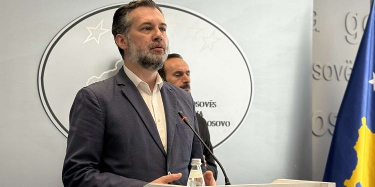 Hajrulla Çeku kandidat për kryetar të Prishtinës, Arben Vitia: Në mënyrë unanime e zgjodhi qendra e Prishtinës