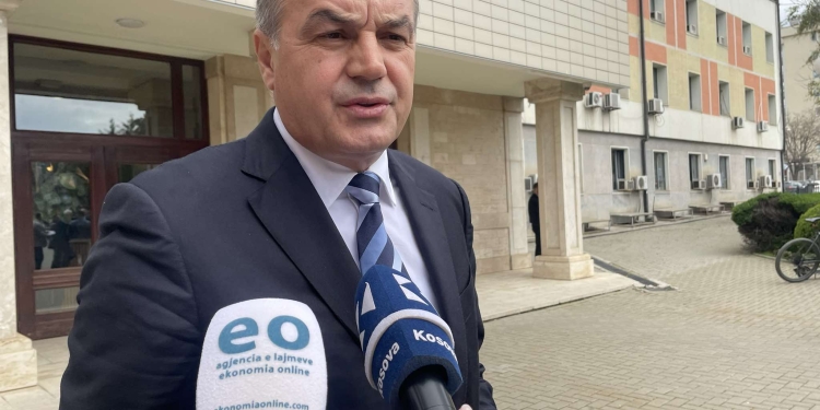 “E gërrditshme, e shoh si krizë shtetërore” – Hoxhaj flet për situatën me Kuvendin