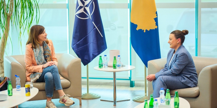 Vjen në Kosovë edhe Përfaqësuesja Speciale e Sekretarit të Përgjithshëm të NATO-s