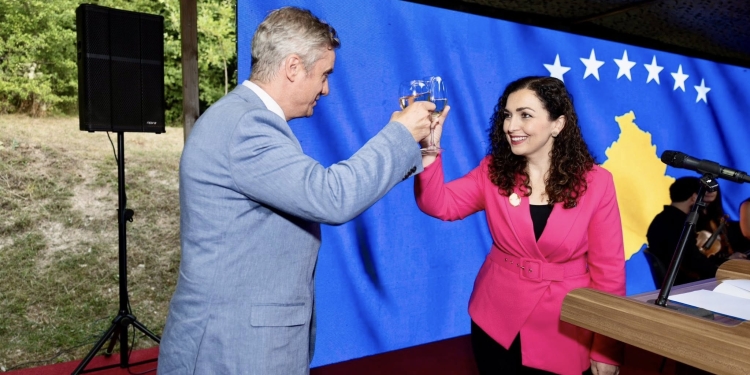 Presidentja Osmani mori pjesë në kremten e ditëlindjes së Mbretit Charles