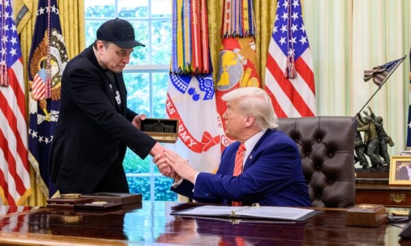Nga përplasja te dialogu: Trump dhe Musk drejt një telefonate pas “luftës” online