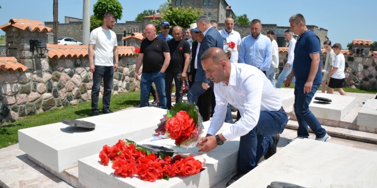 Në 26-vjetorin e rënies, nderohen tre heronj të Gllogjanit
