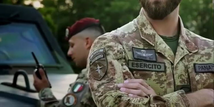 Ushtarët italianë vazhdojnë patrullimet në Kosovë