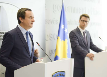 Kurti dhe Murati flasin për rritje historike të pagës mesatare në sektorin privat, “më shumë se në 7 vitet e qeverive të kaluara”